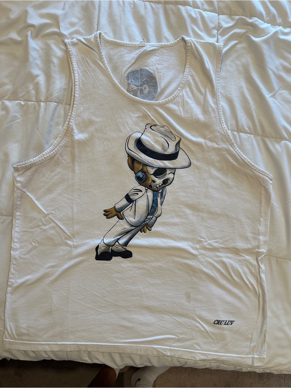 White Graphic Men’s Tank Top with Stylized Performer Print